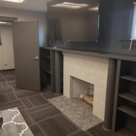 E. Michigan Walk Up Furnished 2 Bedroom Apt Lansing Exterior photo