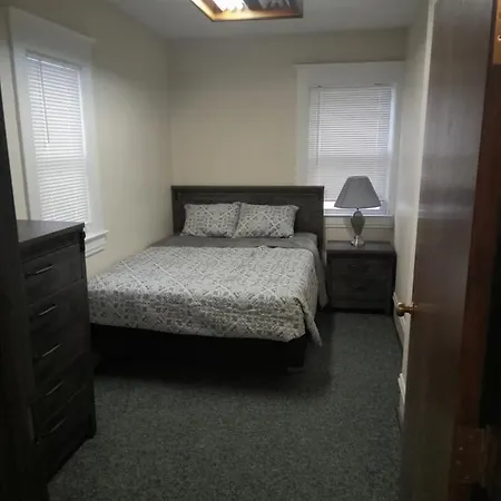 E. Michigan Walk Up Furnished 2 Bedroom Apt Lansing Exterior photo